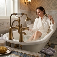 Robinet de baignoire AMAXO couleur bronze antique, à installer sur le rebord.