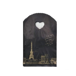 Bolsas <span class=keywords><strong>de</strong></span> Regalo <span class=keywords><strong>de</strong></span> Plástico HOYO <span class=keywords><strong>de</strong></span> 13 x 21 cm (5.1 x 8.3 Pulgadas) con Estampado <span class=keywords><strong>de</strong></span> la Torre Eiffel <span class=keywords><strong>de</strong></span> París en Negro y Ventana en Forma <span class=keywords><strong>de</strong></span> Corazón, Elegantes Bolsas para Regalos con Diseño Dorado - Product Image 1