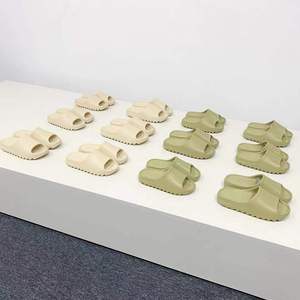 Pantoufles de créateur légères pour l'intérieur et l'extérieur Plate-forme de plage d'été antidérapante Coussinets antidérapants pour l'hiver Caractéristiques antidérapantes - Product Image 4