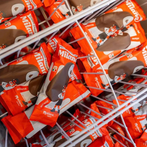 Factory Supply Chocolate Coated Ice Cream Bar Crispy Crunch Layers Milk Gelato Rich Chocolate Frozen Treat Wholesale Price - Product Image 1