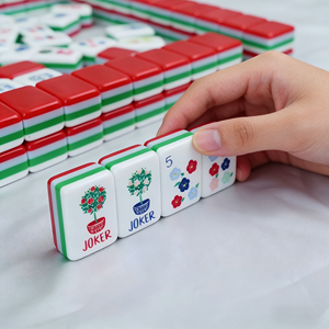 Jeu <span class=keywords><strong>de</strong></span> tuiles <span class=keywords><strong>de</strong></span> mahjong <span class=keywords><strong>en</strong></span> acrylique portable <span class=keywords><strong>de</strong></span> luxe rouge personnalisé 160 pièces avec motif chien, style américain <span class=keywords><strong>4</strong></span> couches pour divertissement familial - Product Image 3