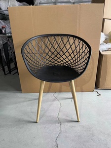 Chaise de salle à manger moderne en <span class=keywords><strong>plastique</strong></span> <span class=keywords><strong>noir</strong></span> avec pieds en métal design creux pour les loisirs terrasse jardin chambre salon bureau utilisation parc salle de sport - Product Image 4