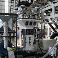 Automatische ABC Drielaagse Blaasfolie-extruder met laag energieverbruik, blaasfolielijn met gevisualiseerde gehele machinebesturing