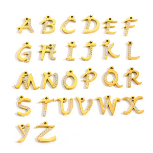 Colgante de letra cursiva con pavé |   Colgante de Letra Inicial del Alfabeto en Acero Inoxidable Chapado en Oro PVD de 18K para la Creación de Joyas |   Resistente al Agua y Duradero - Product Image 3