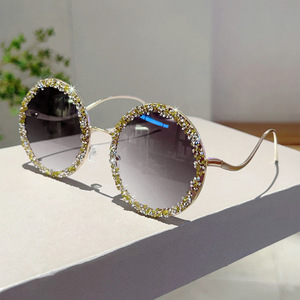 แว่นกันแดดโลหะทรงกลมพิมพ์ลายสัตว์สำหรับผู้หญิงสุดหรูพร้อมดีไซน์อายแชโดว์ประดับเพชร - Product Image 2
