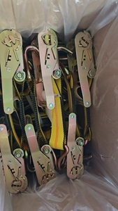 Sangles d'arrimage pour le transport de véhicules 2"X10' avec sangle à cliquet pour roues de voiture, sangle de transport de pneus avec crochet en J pivotant et blocs en caoutchouc - Product Image 4