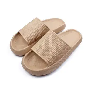 Sandal selop kamar mandi wanita, sandal platform grosir anti slip, bantal kasual musim panas untuk perempuan