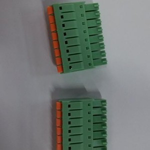 Omron Cp1h Series Plc Analog <b>Terminal</b> Block 8 Position Screw Connection Plug In - Product Image 3