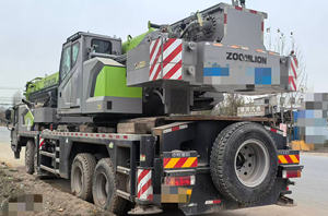 Grue sur camion Zoomlion 2022 ZTC550H 55 tonnes avec flèche articulée à 5 sections de 47 m, contrepoids de 14 tonnes, boîte de vitesses et moteur principaux - Product Image 3