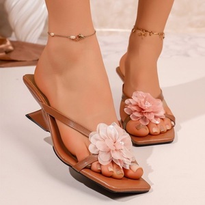 Sandalias de verano para mujer con punta cuadrada, diseño floral, correa delgada, tacón de cuña irregular y estilo slip-on. - Product Image 6