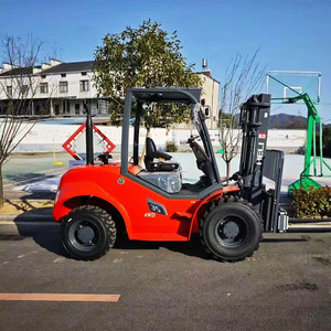 Chariot élévateur diesel tout-terrain 4x4 de 3 tonnes pour la manutention de matériaux sur chantier boueux - Product Image 2