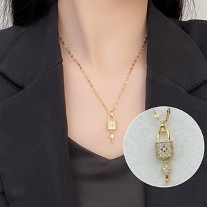 Colgante chapado en oro de moda, collar de llaves y cerraduras de diamantes delicados de acero inoxidable para mujeres y niñas, joyería, gran oferta - Product Image 1