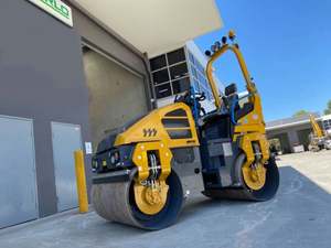 Rouleau vibratoire tandem XD120 de 3 tonnes, compacteur d'asphalte à double tambour, moteur Kubota fiable, machine de construction routière prête à l'emploi - Product Image 4