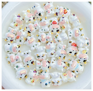 Set di Giocattoli per Bambini: Mini Fattoria Animale, Giardino delle Fate, Casetta delle Bambole, Figure 3D, Perline a Forma di Mucca con Foro per Creazione di Gioielli e Penne - Product Image 4