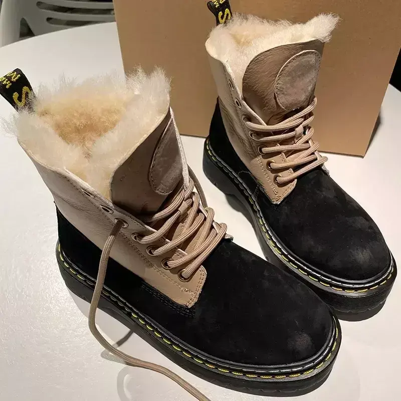 La moda di fabbrica pensa che scarpe da donna da donna con pelliccia di pelle di pecora e neve