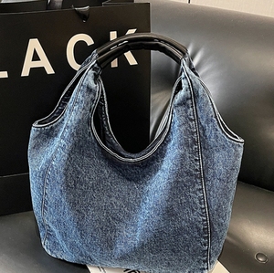 Sac à bandoulière carré professionnel en tissu jean avec motif de dessin animé - polyvalent pour les trajets quotidiens et les cours des étudiants - Product Image 3