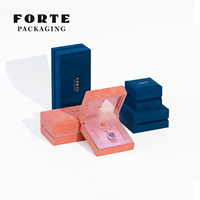 Boîte à bijoux carrée octogonale en daim haut de gamme FORTE avec LED, couleur personnalisée, finition fine, éclairage pour anniversaire, mariage, occasion spéciale