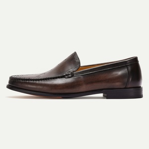 Mocassins noirs classiques, ornés de boutons métalliques raffinés, style élégant business casual, chaussures habillées - Product Image 2