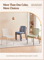 Fauteuil d'extérieur empilable en plastique avec accoudoirs, assise à lattes confortable, dossier résistant aux intempéries pour patio, jardin, hôtel, restaurant