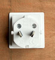 Adaptador de Viaje Universal con Enchufe Estadounidense/Australiano a Enchufe Británico para Laptop, 10A/250V, Diseño Compacto