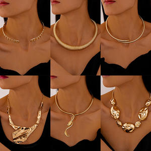 قلادة هندسية بنمط معدني عبر الحدود الأوروبية الأمريكية ، قلادة فاخرة أنيقة بسيطة بتصميم مبالغ فيه - Product Image 2