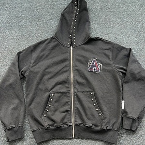 Sudadera con capucha para hombre de marca OEM personalizada, de felpa francesa, con cremallera, estilo streetwear, funcional, con efecto desgastado por el sol y lavado ácido, con remaches y pedrería, de peso pesado - Product Image 1