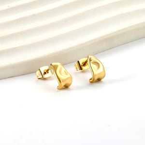 Pendientes de Aro Geométricos en Forma de C Irregulares y Modernos, de Acero Inoxidable Chapado en Oro PVD de 18K, para Mujer - Product Image 1