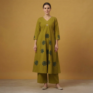 Ensemble pantalon et kurti traditionnel pour femme, en coton vert olive brodé, coupe droite, séchage rapide, longueur genou, tenue décontractée, Inde - Product Image 1