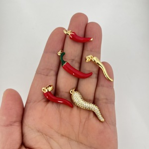 Dijes de Chile Rojo Esmaltado, Chapados en Oro, con Circonitas, Dijes de Chile de la Suerte para Hacer Collares y Pulseras - Product Image 1