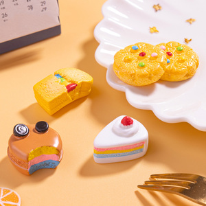 Mignonnes breloques miniatures 3D en résine, imitation biscuits, gâteaux et macarons, pour la création de nourriture miniature, la maison de poupée DIY, les porte-clés et la décoration de slime - Product Image 4