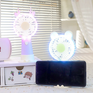 Ventilateur portatif à LED avec lumière, batterie rechargeable, moteur DC 2W, ventilateur de refroidissement portable pour enfants et utilisation en extérieur - Product Image 3