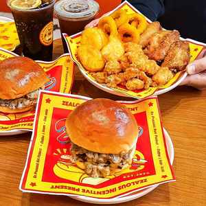 Emballage de sandwich jetable personnalisé, écologique, recyclable, résistant à la graisse, imperméable, en papier enduit de PE - Product Image 1