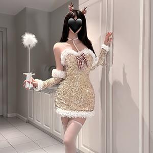 طقم ملابس داخلية مثير من 3 قطع لعيد الميلاد، قميص نوم قصير مخملي بظهر مكشوف ومزين بالترتر، تنورة قصيرة مثيرة - Product Image 3