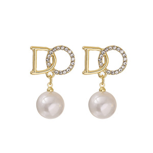 2024 nuevo temperamento simple perla arco pendientes mujer alto sentido versátil moda Stud pendientes al por mayor - Product Image 5
