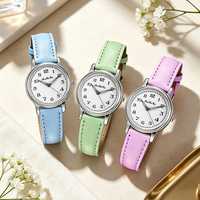 Montre tendance pour femme avec boîtier en alliage écologique, bracelet en cuir, cadran à aiguilles et mouvement à quartz