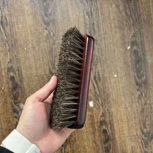 Brosse en gros à manche en bois poli, poils naturels de cheval, pour un dépoussiérage doux - Product Image 1