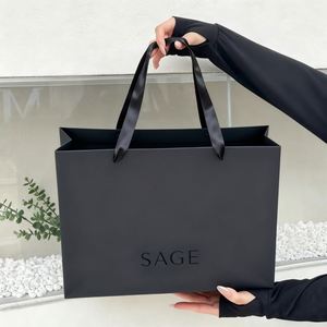 Sac en papier kraft de luxe personnalisé pour le shopping, carton ivoire de haute qualité avec logo de marque pour vêtements et chaussures - Product Image 3