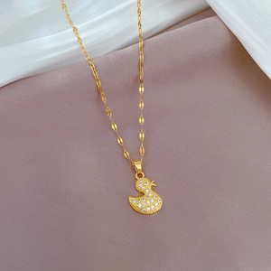 Collar de Lujo con Colgante de Patito con Diamantes de Circonia, Cadena de Acero de Titanio, para Mujer - Product Image 3