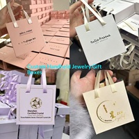 Boîte de présentation de bijoux carrée haut de gamme, personnalisable avec logo estampé, emballage coulissant pour accessoires, collier, boucles d'oreilles, bague, coffret cadeau