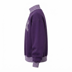 Sudadera de punto 100% algodón para mujer, primavera-invierno, con estampado futurista, cuello alto, apliques de guinga y logo frontal informal. - Product Image 3