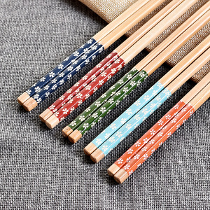 ตะเกียบไม้สไตล์ญี่ปุ่นลายดอกไม้ 3 คู่สำหรับใช้ในครัวบ้าน - Product Image 3