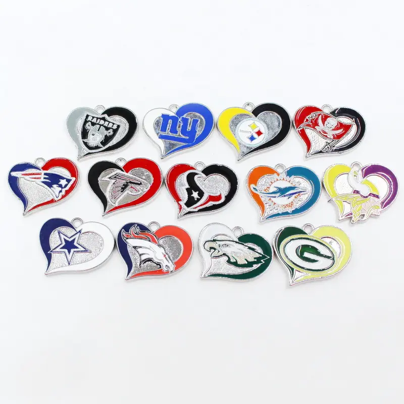 Vente en gros de pendentifs émaillés en forme de cœur style 32 logo de l'équipe de football américain bijoux de la série sportive DIY boucles d'oreilles personnalisées en émail