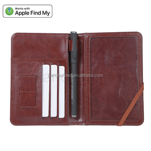 Il Tracker di copertura del passaporto Premium con trova il mio stile minimalista classico tecnologico contiene le carte necessarie per i viaggi e l'uso quotidiano - Product Image 4