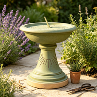 Statue de Cadran Solaire sur Piédestal en Résine Faite à la Main et Peinte à la Main, Ornement de Jardin Vert Vintage pour la Décoration Extérieure de Jardin et de Patio