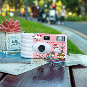 Nouvel appareil photo jetable illustré « Joyeux Anniversaire » avec flash, couleur, plein format, 18 clichés, personnalisable - Product Image 4