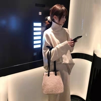 Ensemble professionnel personnalisable pour femme : pull col roulé ample en maille décontractée et jupe fendue pour le bureau