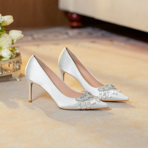 Chaussures de mariée blanches 2025, nouvelles, à talons aiguilles en soie, ornées de strass, pour femmes - Product Image 4