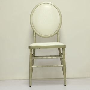 Chaises Chiavari en métal doré empilables, durables et écologiques, pour mariages et salles de banquet modernes, avec coussins blancs – Vente en gros - Product Image 6
