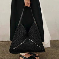 Venta al por mayor de fábrica: Nuevo bolso de rafia tejido a mano, hueco, para vacaciones, playa, grande, triangular, para mujer.