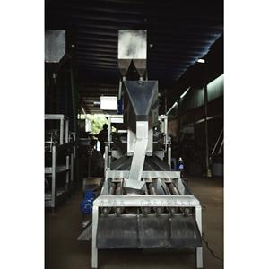 เครื่องกะเทาะเปลือกเม็ดมะม่วงหิมพานต์ รุ่นที่ 1 หัวตัด 12 ใบมีด กำลังการผลิต 500-600 กิโลกรัม/ชั่วโมง ระบบอัตโนมัติเต็มรูปแบบ คุณภาพสูง - Product Image 1